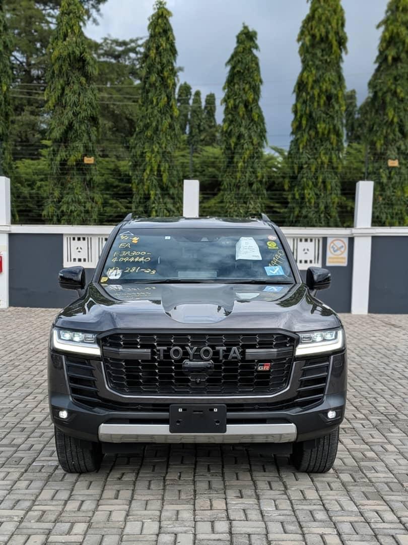 TOYOTA LANDCRUISER GR SPORT